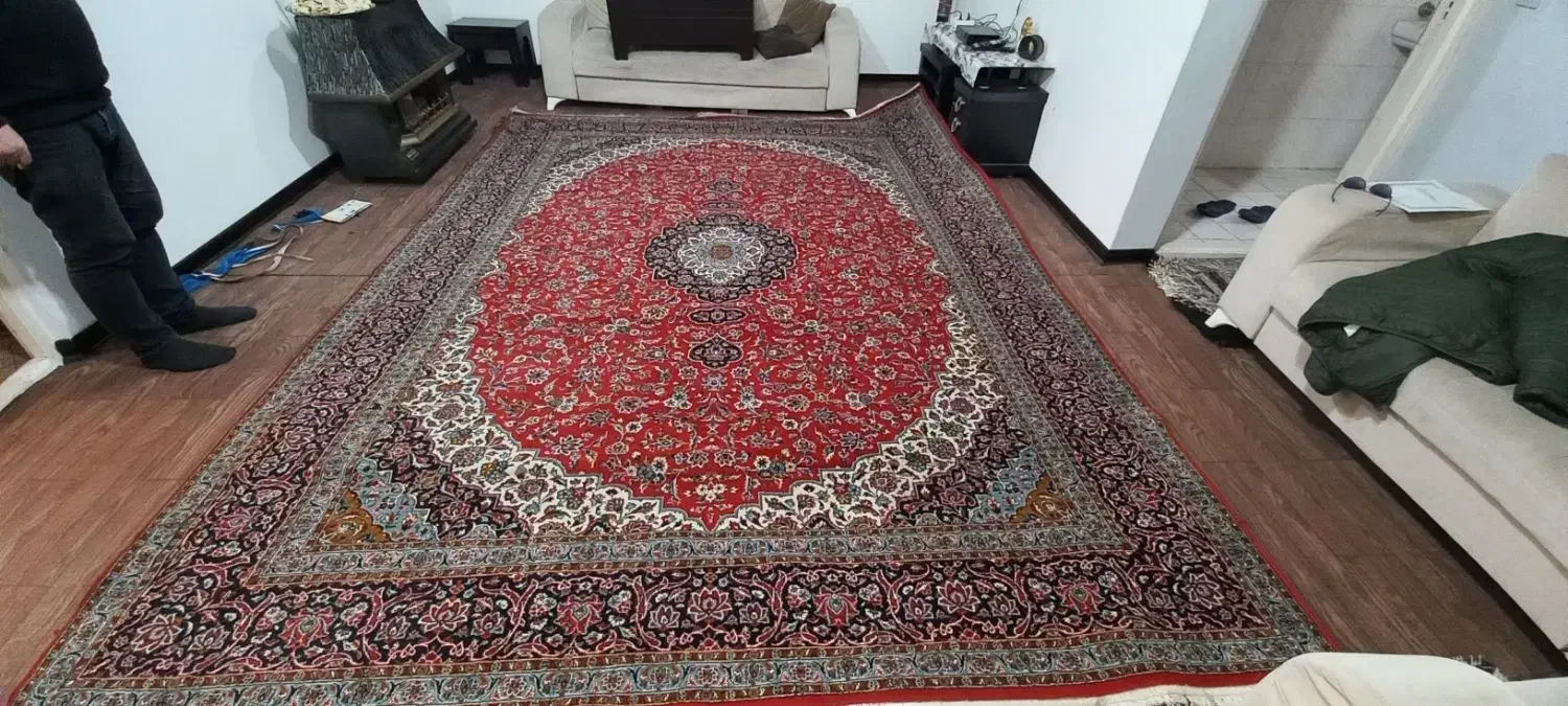 تعدادی فرش و قالیچه|فرش|بندر انزلی, ساحل قو|دیوار