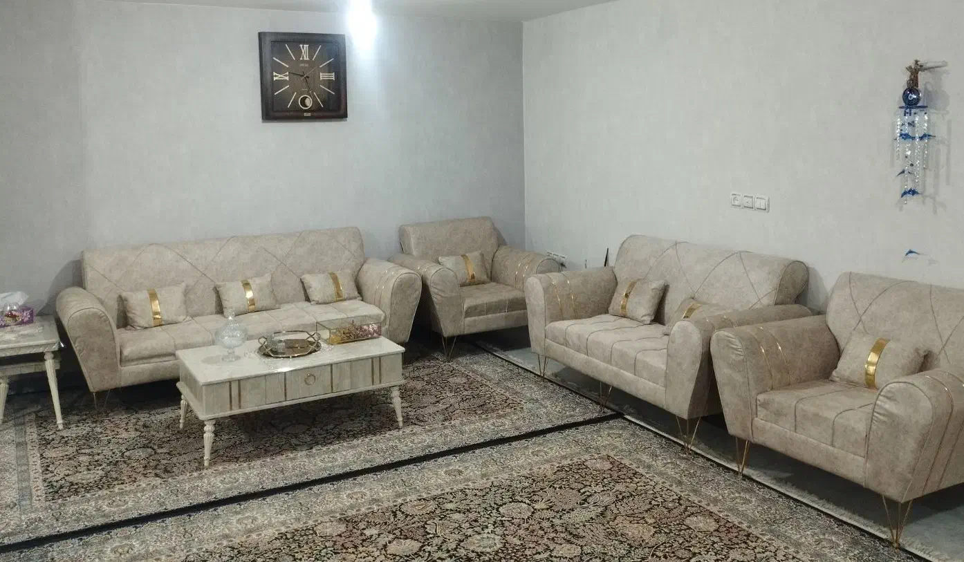 مبل نو به علت جابجایی کمبود جا 4عدد میزعسلی|مبلمان خانگی و میز عسلی|تویسرکان, |دیوار