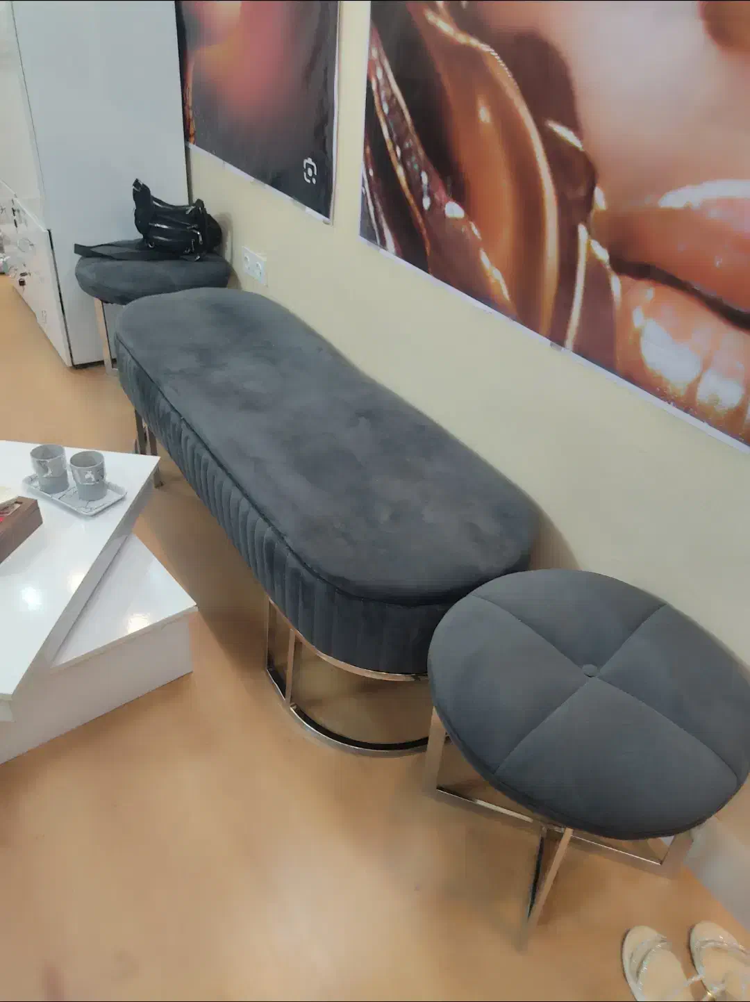 وسایل و تجهیزات سالن زیبایی|آرایشگاه و سالنهای زیبایی|اصفهان, چشمه باقرخان|دیوار