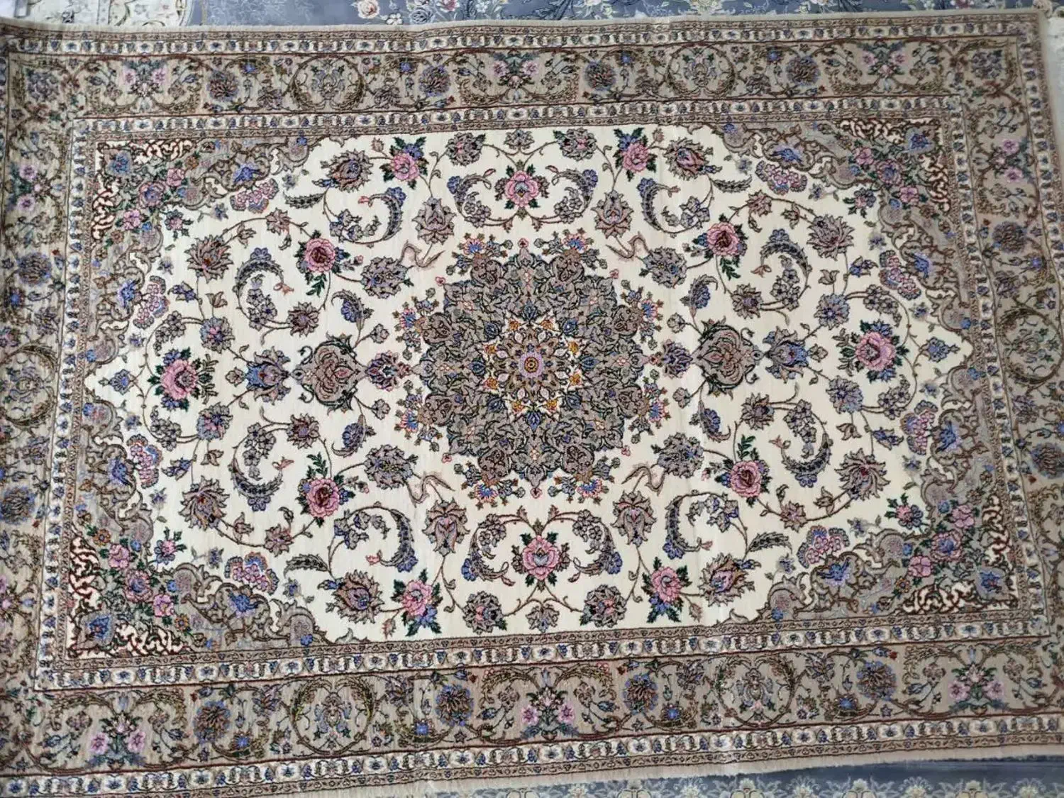 فرش ابریشم دستباف|فرش|فلاورجان, |دیوار