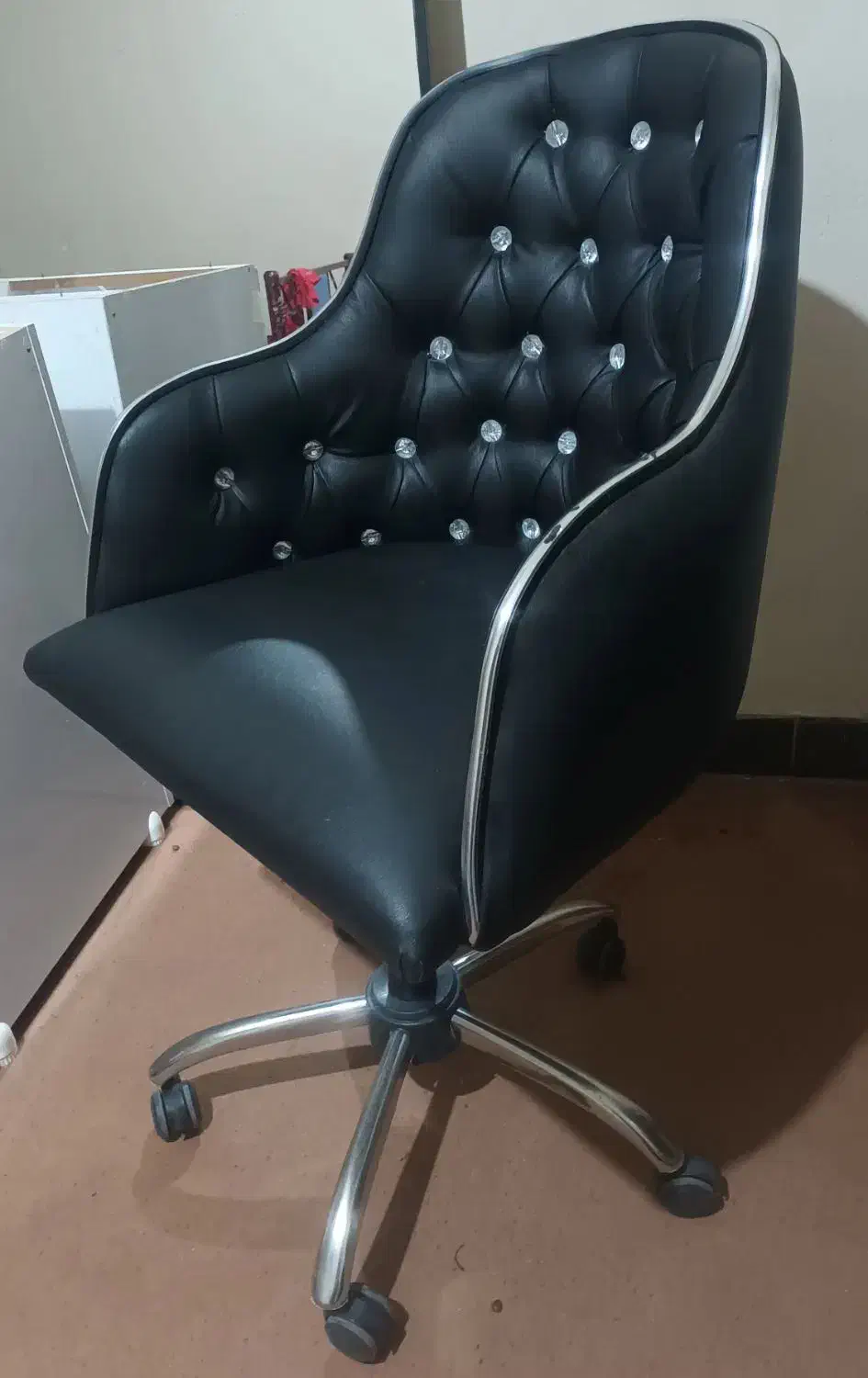 صندلی چرخدار|صندلی و نیمکت|مسجد سلیمان, |دیوار