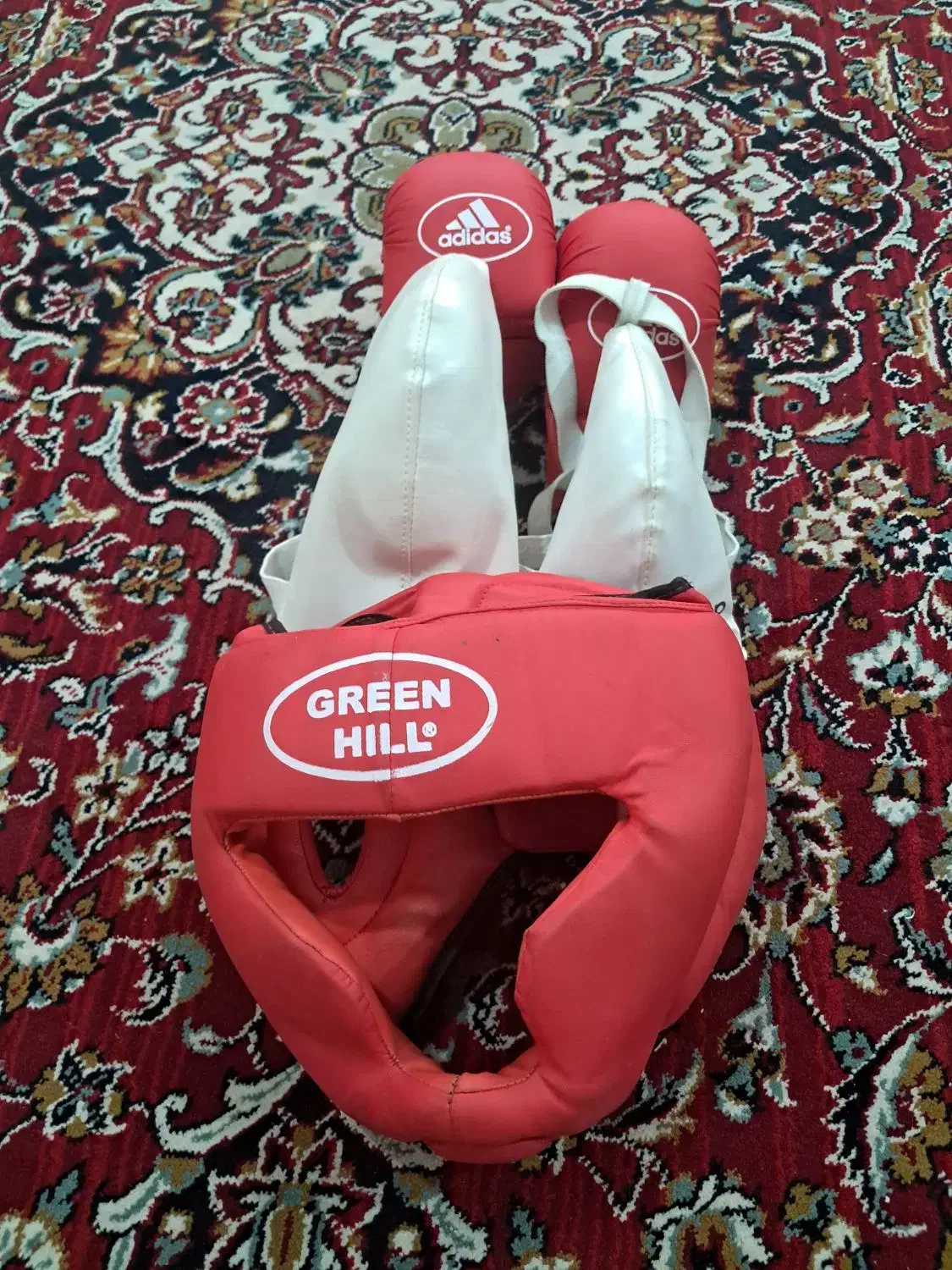 کلاه گرین هیل ودستکش بوکس|تجهیزات ورزشی|تهران, آشتیانی|دیوار