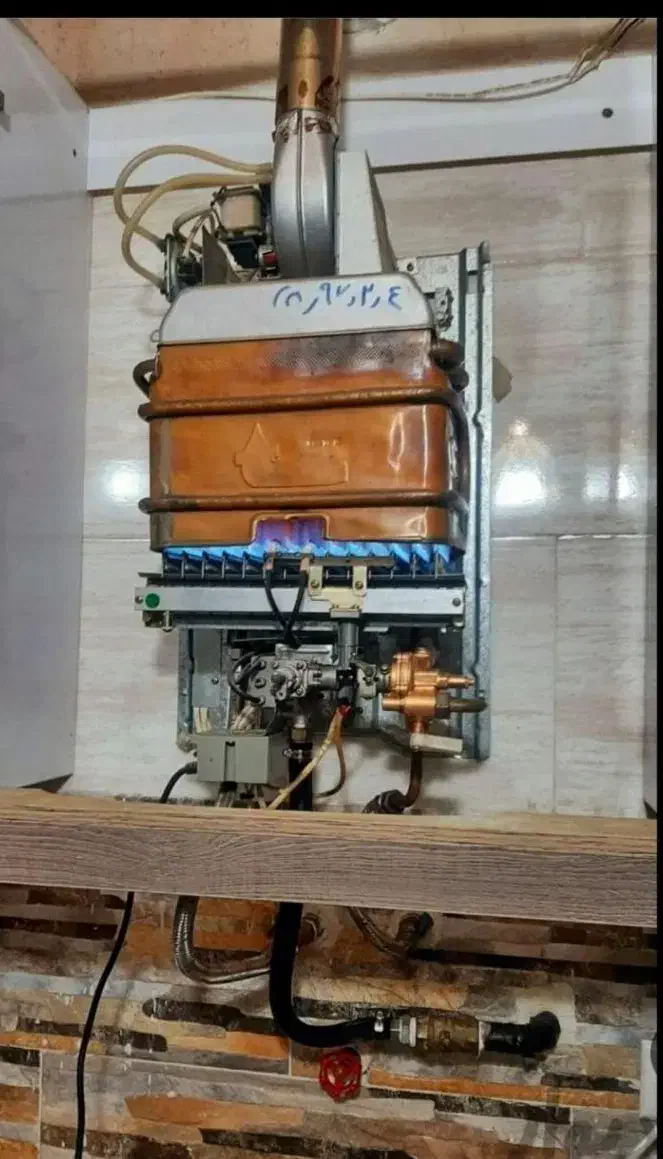 تعمیر انواع آبگرمکن ، پکیج و لوله کشی آب ساختمان|خدمات پیشه و مهارت|کرمان, |دیوار