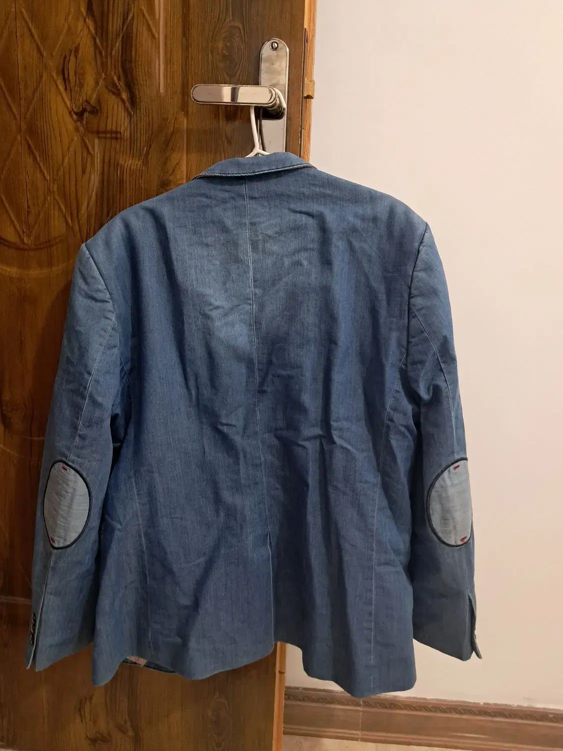 کت لی|لباس|پرند, فاز ۱|دیوار