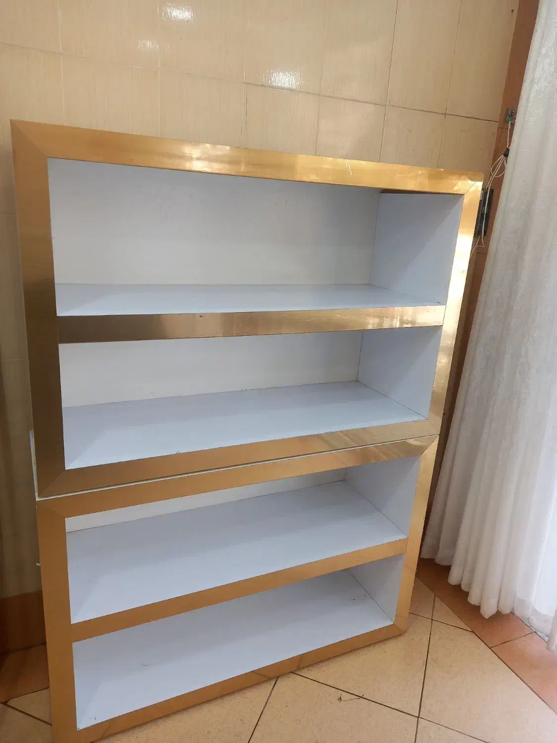 دوعدد طبقه .صندلی چرخ دار|دفتر کار|کاشان, لتحر|دیوار