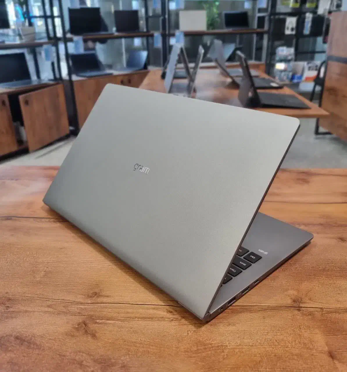 لپتاپاقساطی LG gram نمایشگرOLED وزن۹۰۰g قویi5نسل۸|رایانه همراه|مشهد, سعد آباد|دیوار