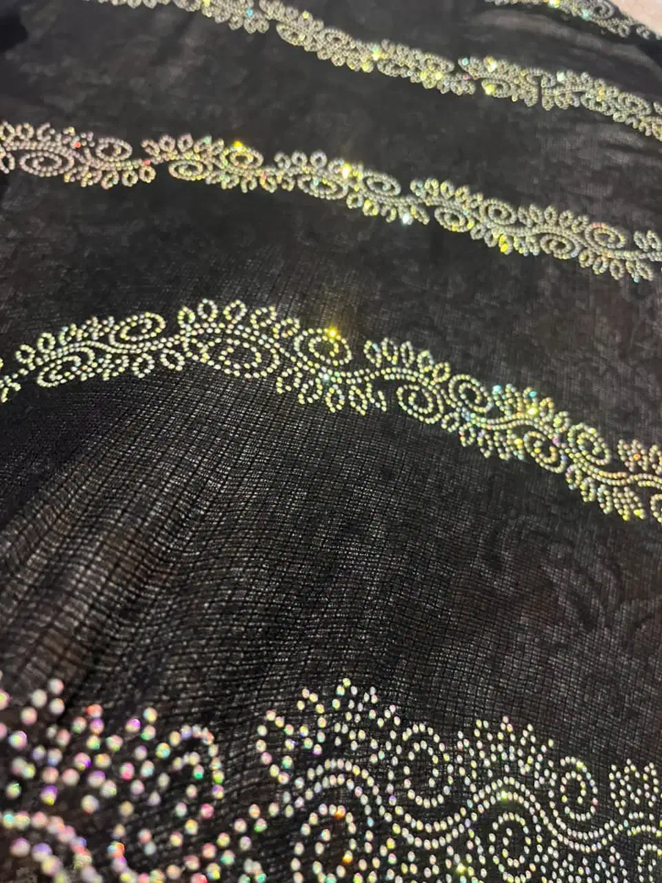 نگین کوبی|لباس|سیریک, |دیوار