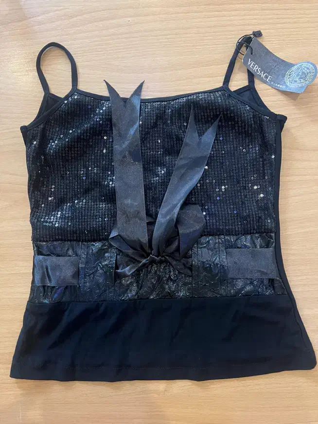 لباس زیر مختلف|لباس|رشت, گلسار|دیوار