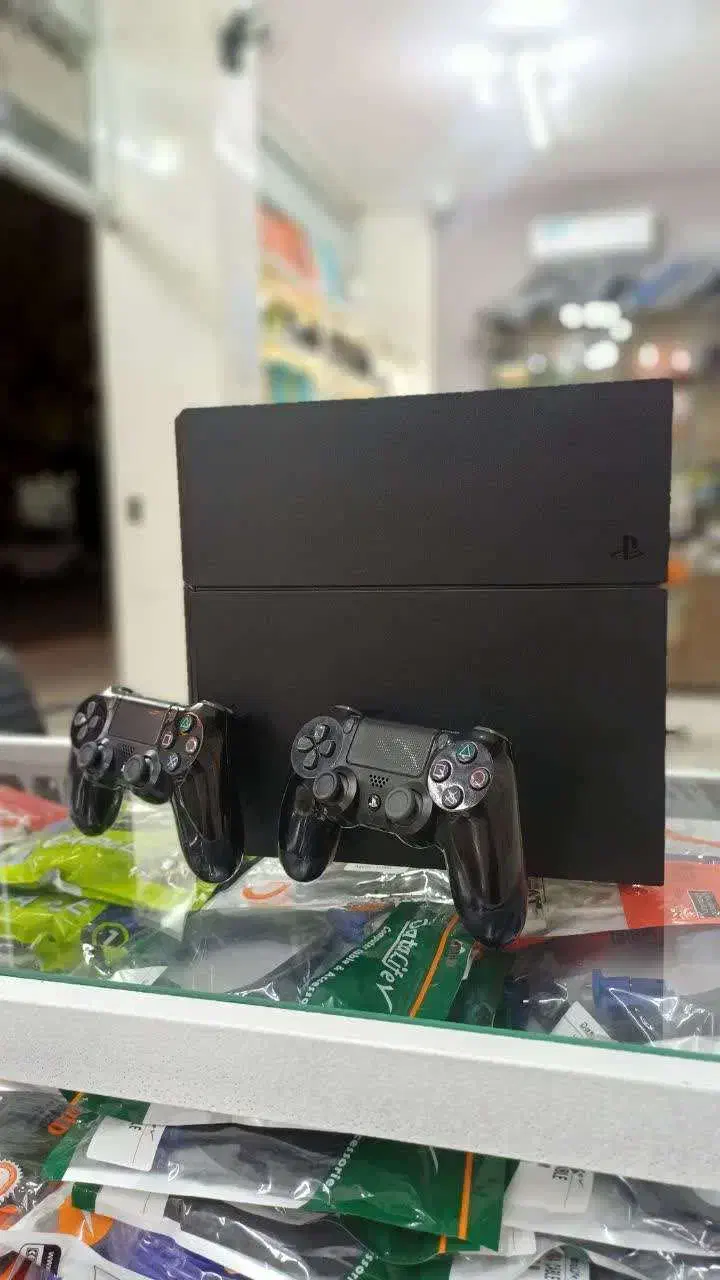کنسول دست دوم در حد نو PS 4 FAT با دو دسته و بازی|کنسول، بازی ویدئویی و آنلاین|نجف‌آباد, هفده شهریور|دیوار