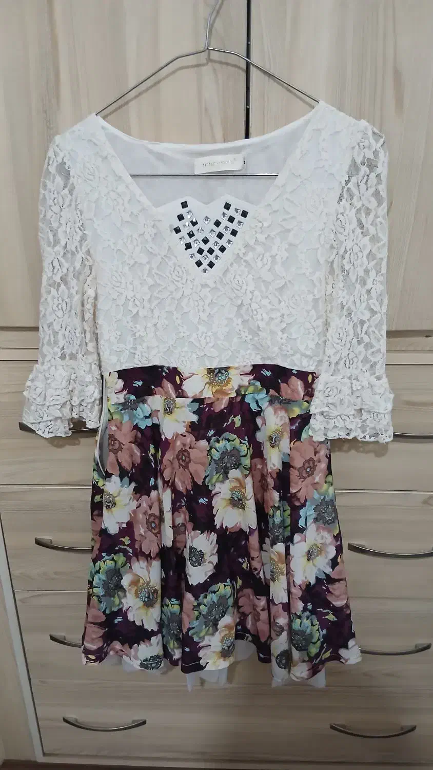 لباس مجلسی|لباس|مشهد, کارمندان دوم|دیوار