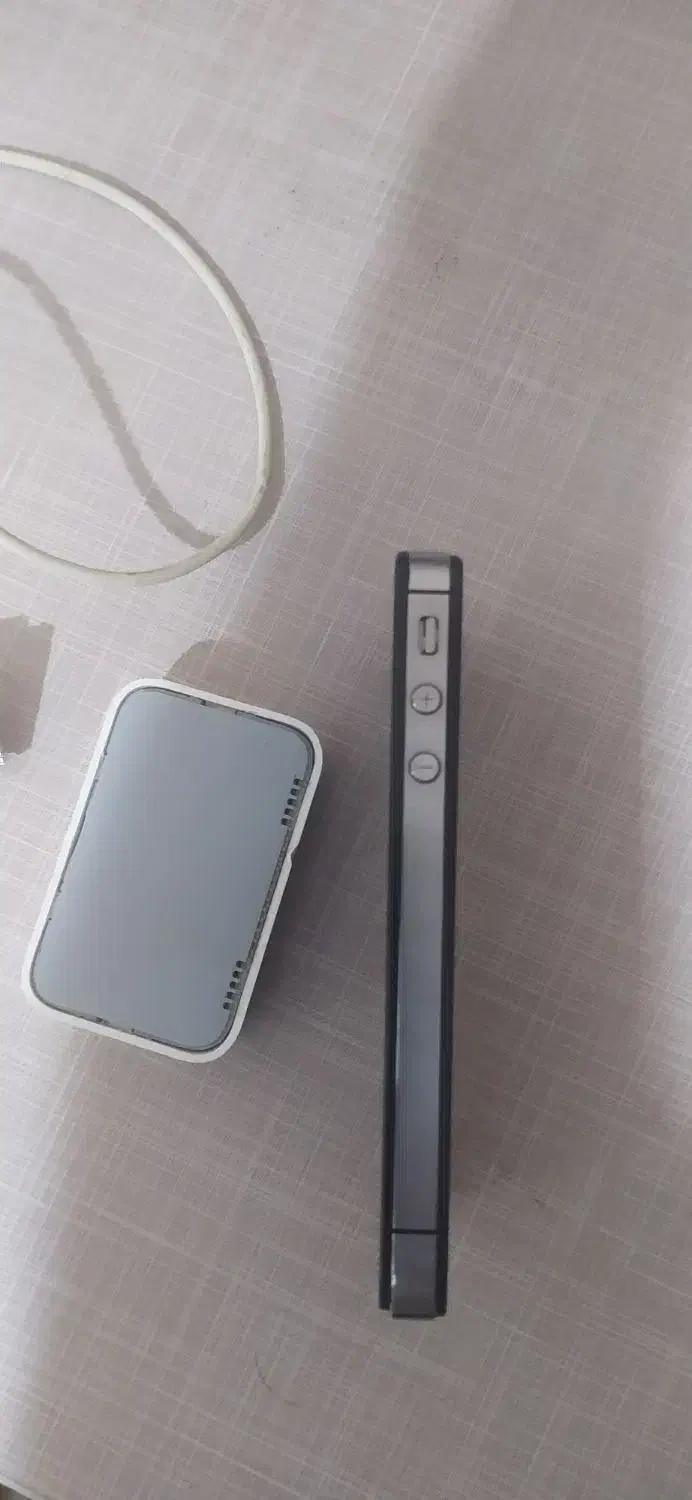 گوشی ایفون 4s با پایه اورجینال|موبایل|تهران, باشگاه نفت|دیوار