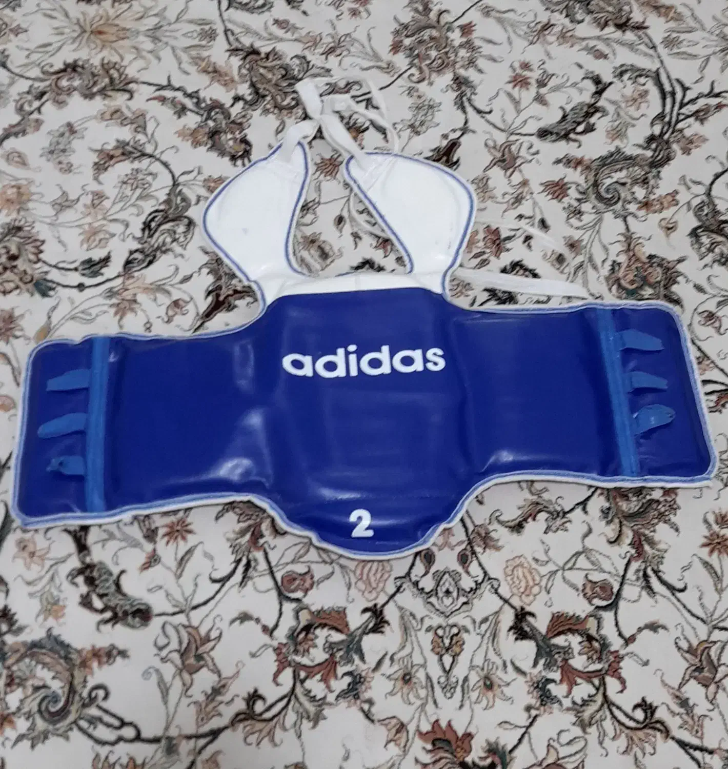 هوگو شماره ۲|لباس|رشت, حمیدیان|دیوار