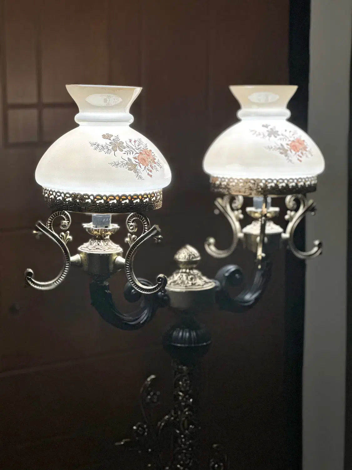 اباژور ایستاده|چراغ خواب و آباژور|مشهد, هفت تیر (آب و برق)|دیوار