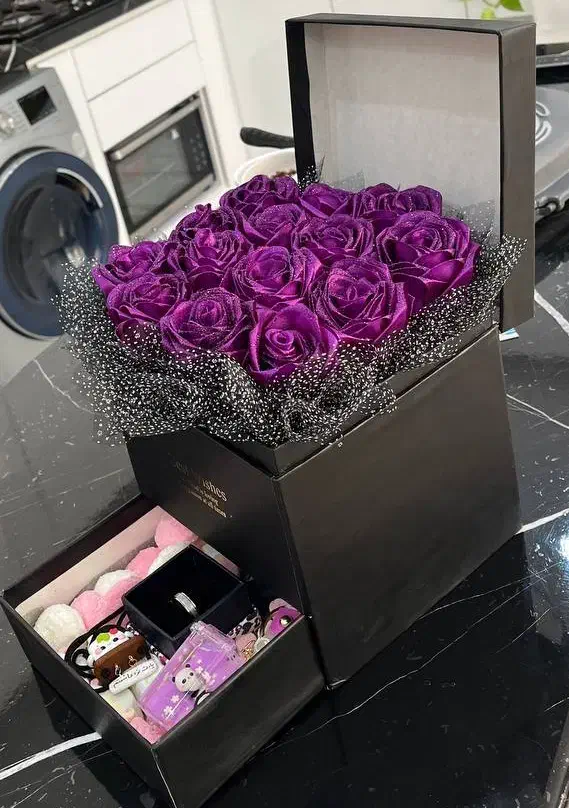 باکس گل و دسته گل مناسب ولنتاین و کادویی|گل مصنوعی|ساوه, |دیوار