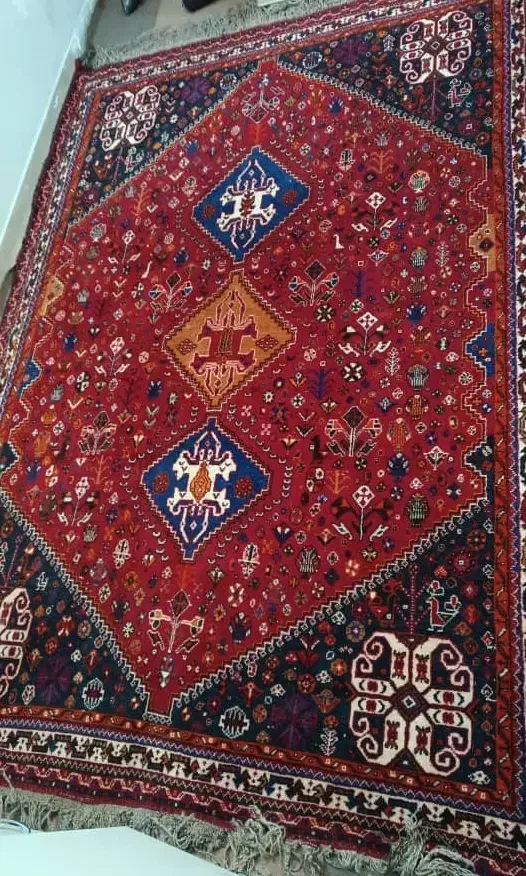 قالی دست باف|فرش|شیراز, شیشه‌گری|دیوار