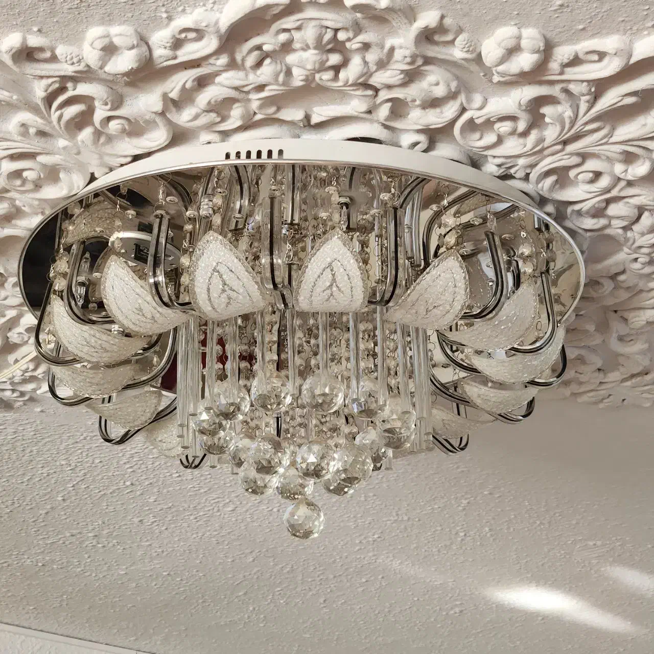 سه عدد لوستر سقفی کریستال|لوستر و چراغ آویز|پرند, فاز ۲|دیوار