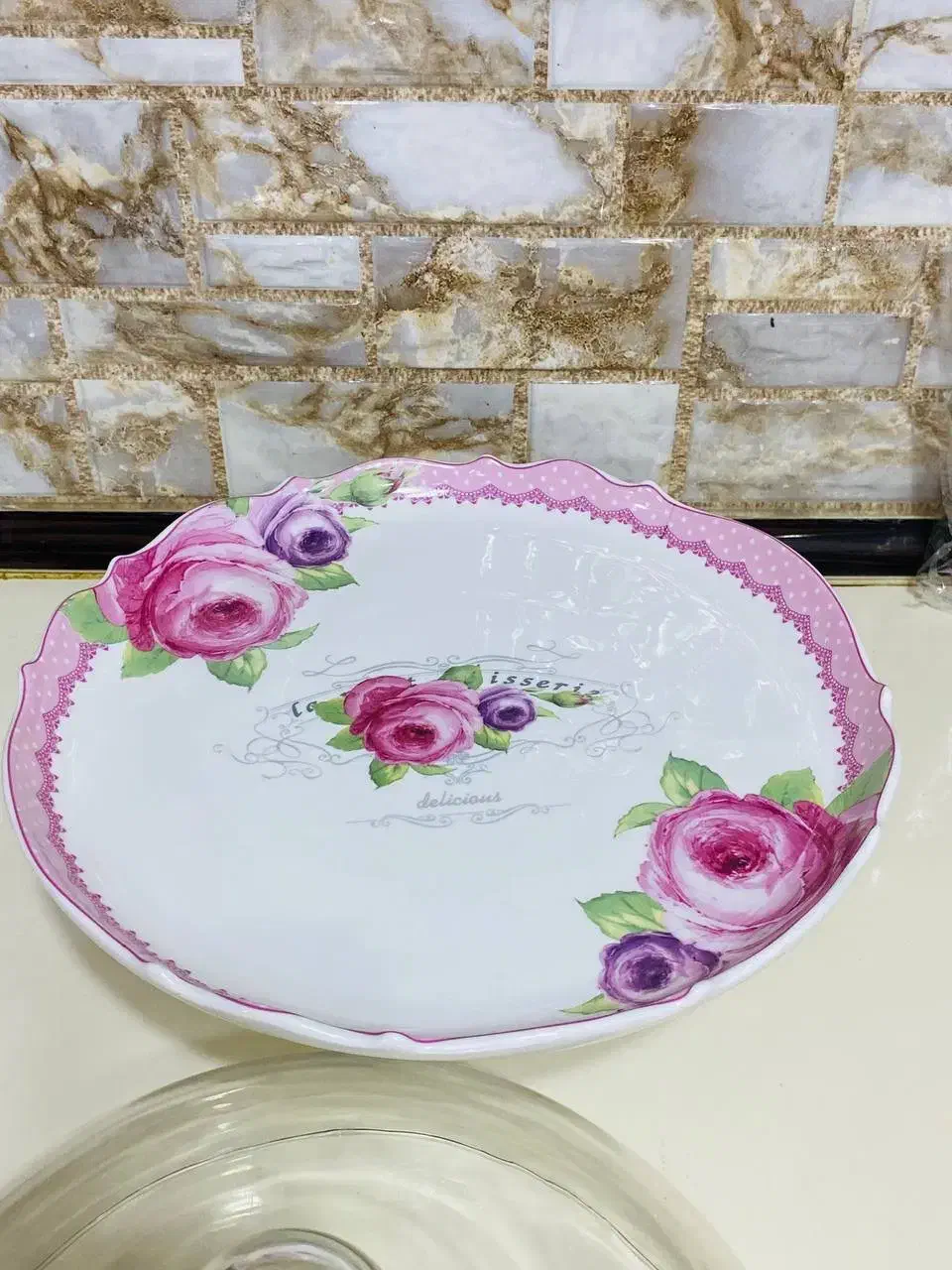 کیک خوری پایه دار چینی با درب شیشه ای|ظروف سرو و پذیرایی|رشت, منظریه|دیوار