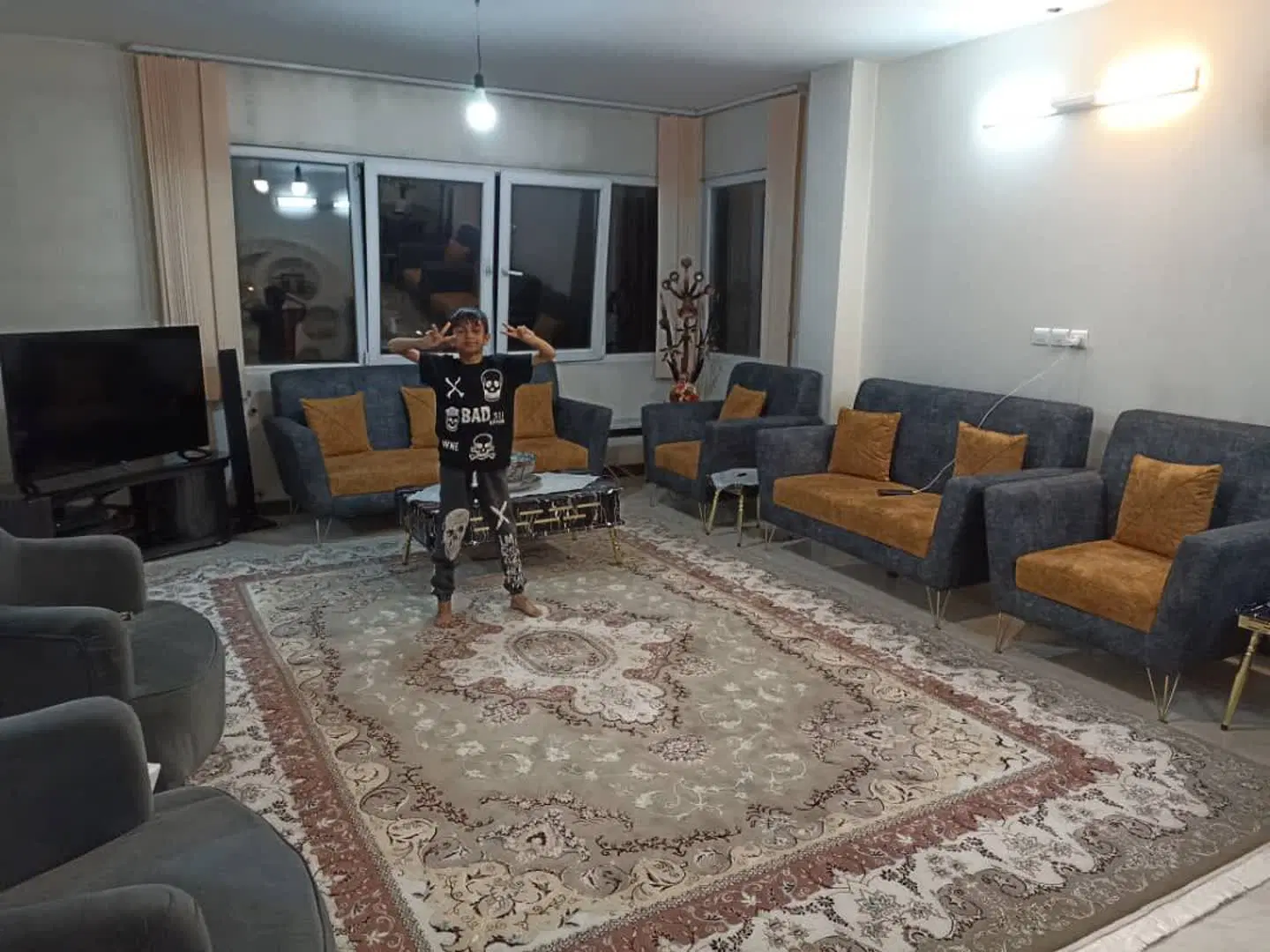 ۱۲متری|فرش|اصفهان, بهارستان|دیوار