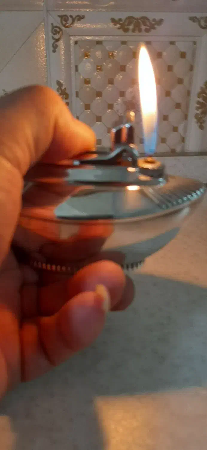 فندک رومیزی انگلیسی نقره در حد نو|کلکسیون اشیاء عتیقه|تهران, باغ خزانه|دیوار