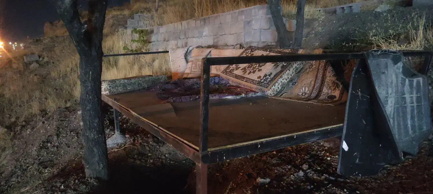 میز سنتی فلزی (آهنی)|میز و صندلی غذاخوری|سقز, |دیوار