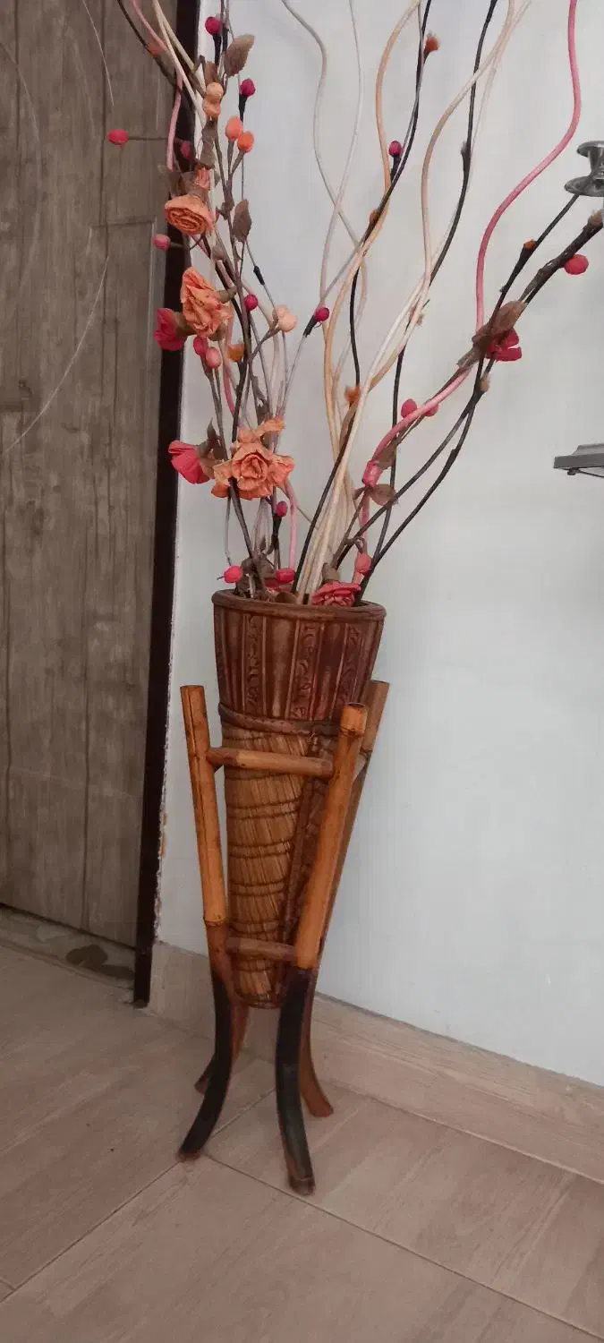 گلدان حصیری|گل مصنوعی|ارومیه, |دیوار