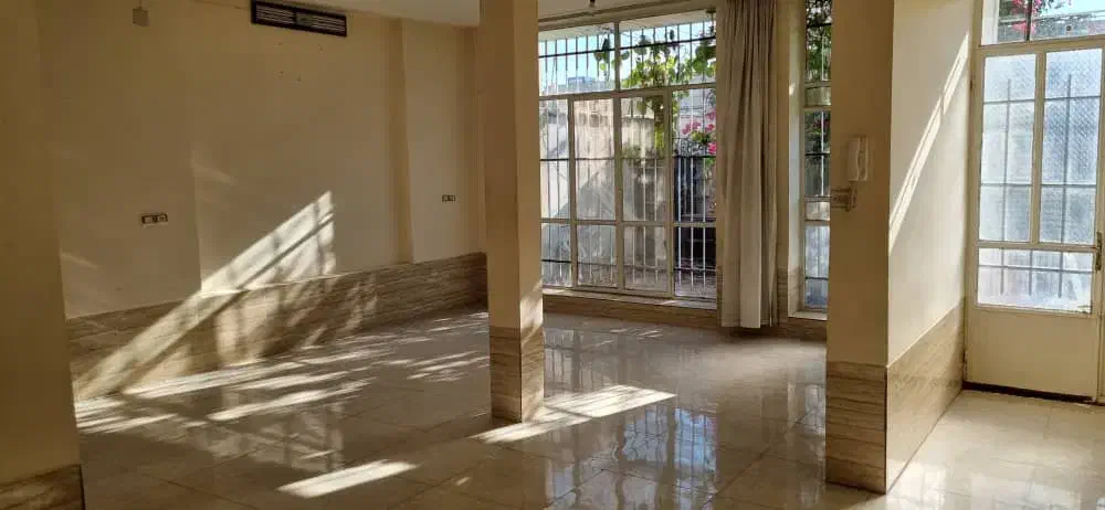 رهن و اجاره درب از حیاط 2 خواب|اجارهٔ خانه و ویلا|شیراز, شریف‌آباد|دیوار