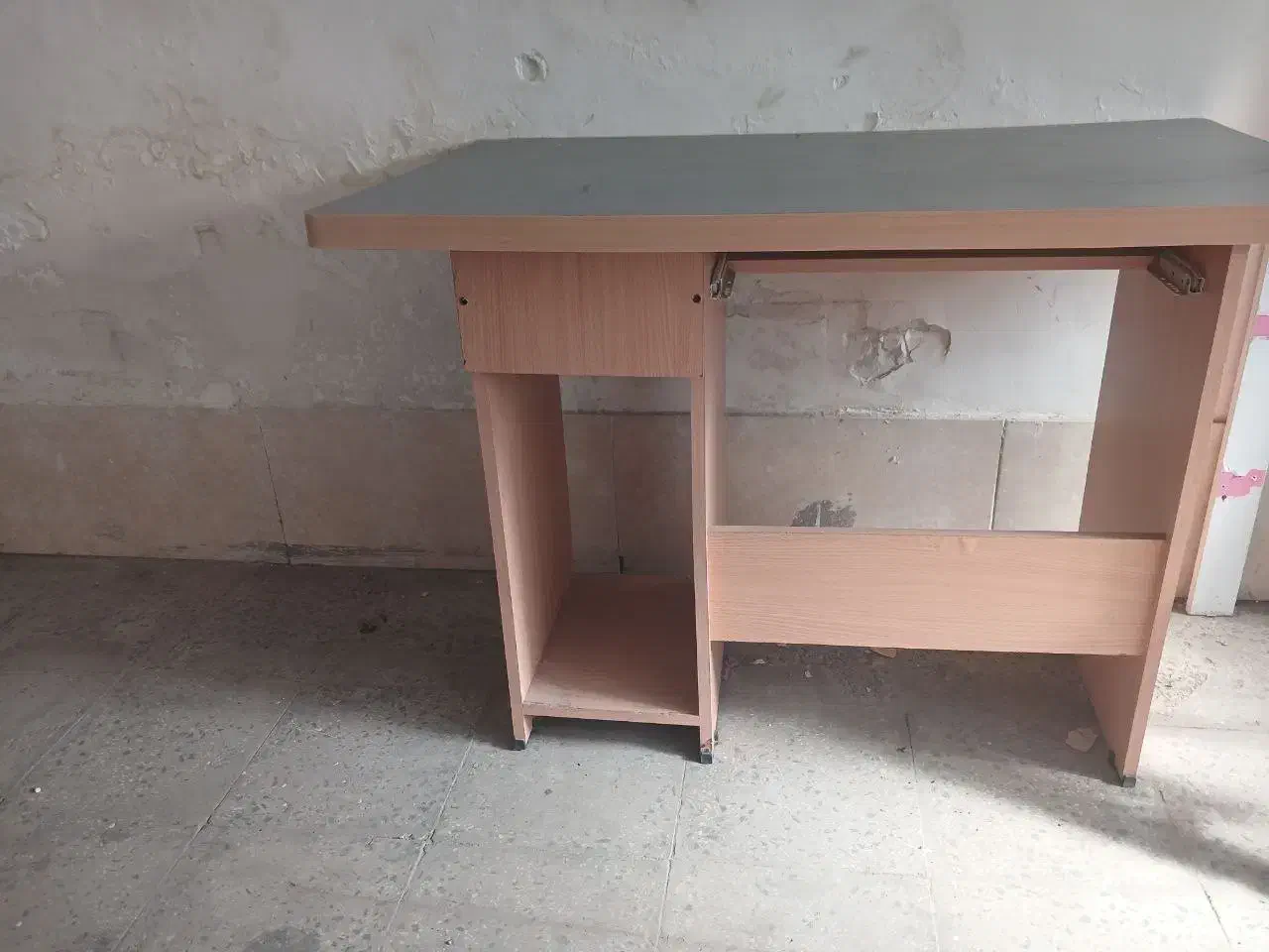 میز کامپیوتر کاملا سالم درحد نو|میز تحریر و کامپیوتر|ملایر, |دیوار