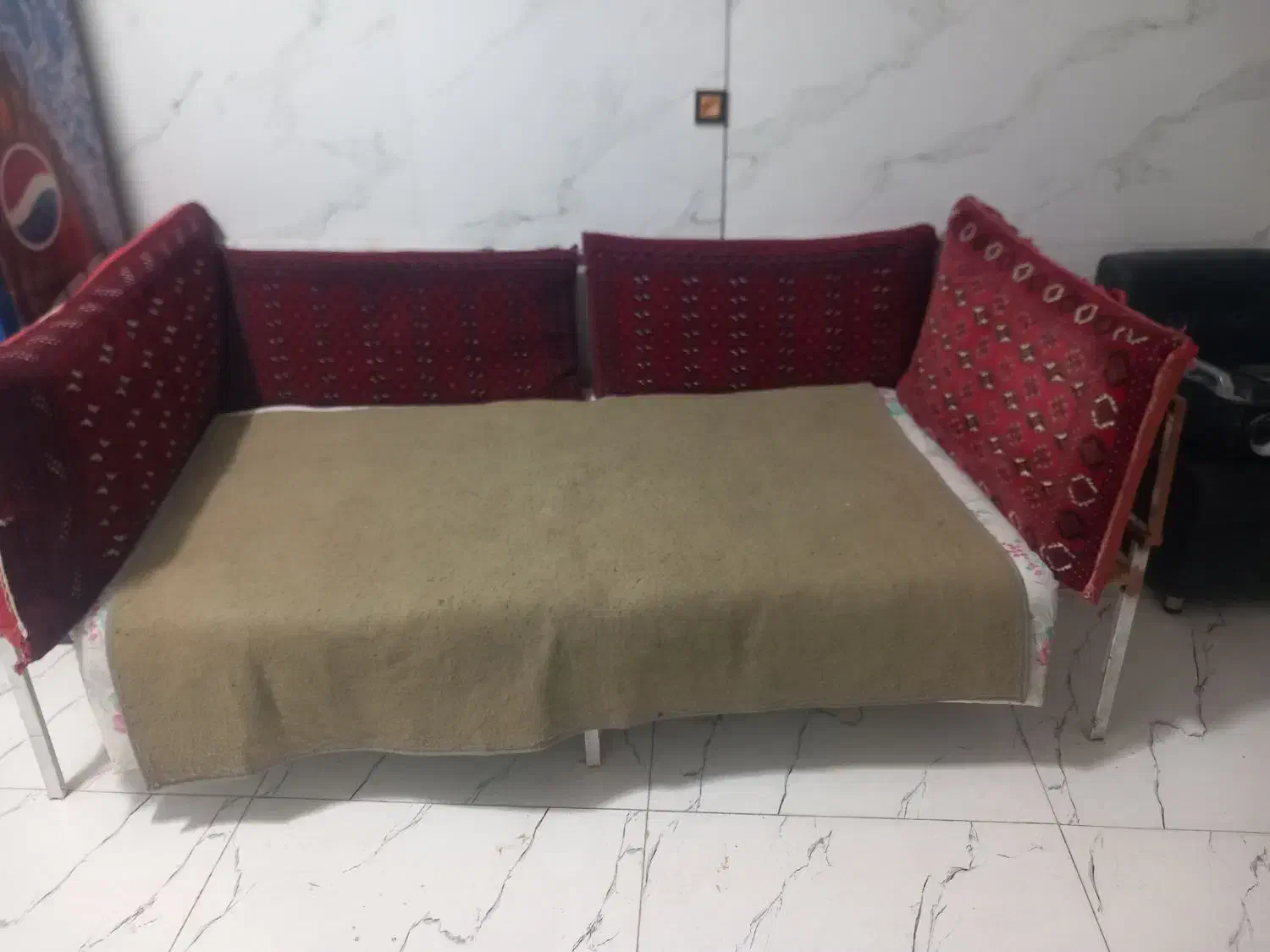 تخت|تخت و سرویس خواب|تربت‌حیدریه, حاجی یار‎|دیوار