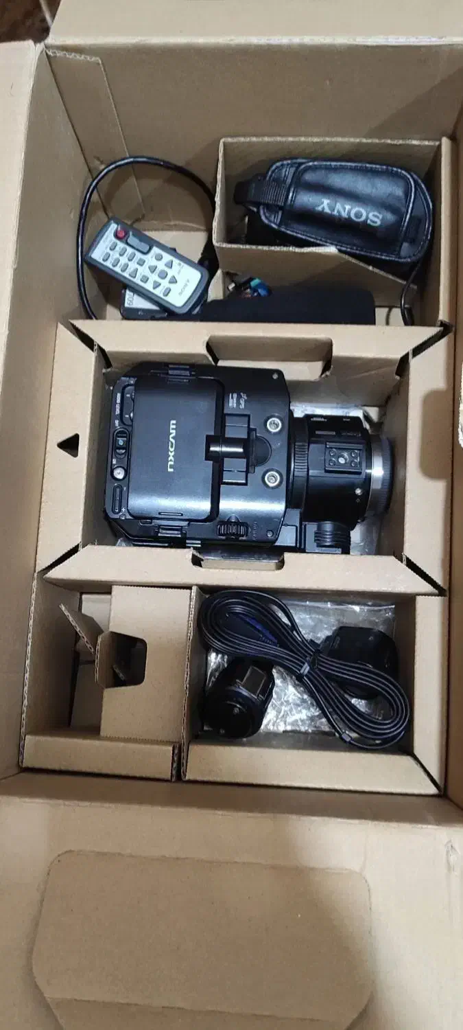 سونی fs100 ولنز سونی 16.50و دوربین لنز آنالوگ|دوربین عکاسی و فیلمبرداری|کرمانشاه, |دیوار