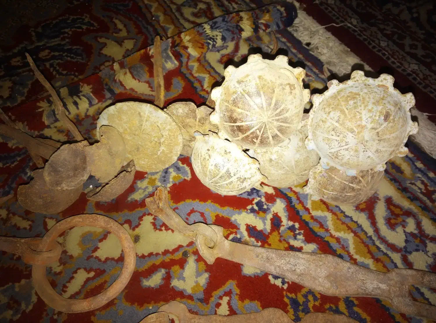 وسایل در چوبی قدیمی|کلکسیون اشیاء عتیقه|مبارکه, |دیوار