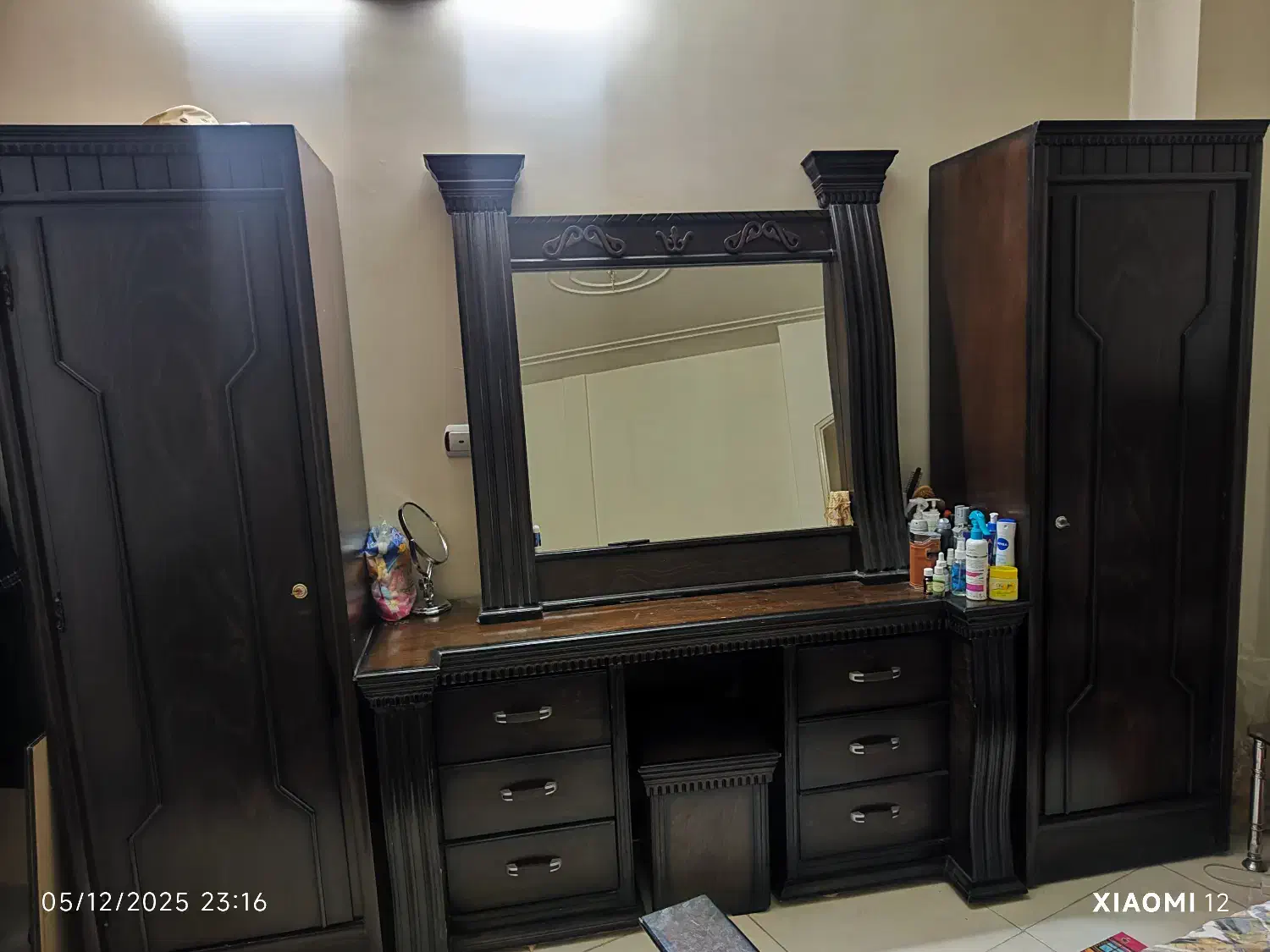 کمد و آیینه|مبلمان خانگی و میز عسلی|اصفهان, خلیل آباد|دیوار