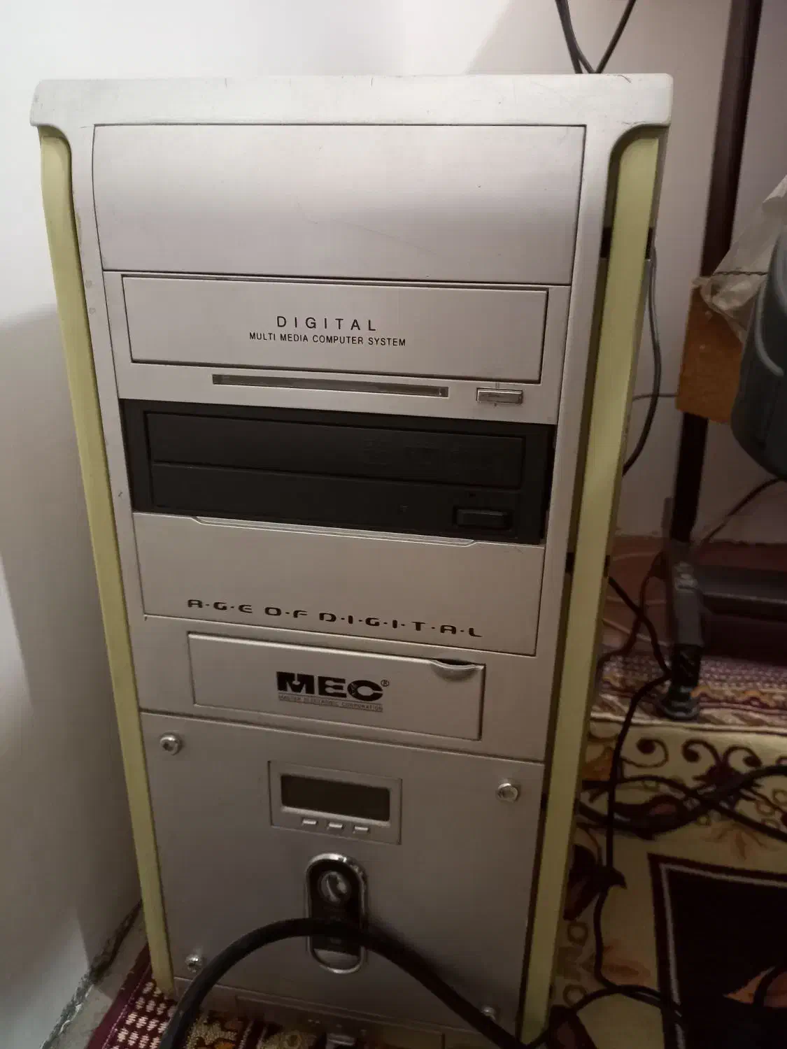 کامپیوتر|رایانه رومیزی|پیر بکران, |دیوار