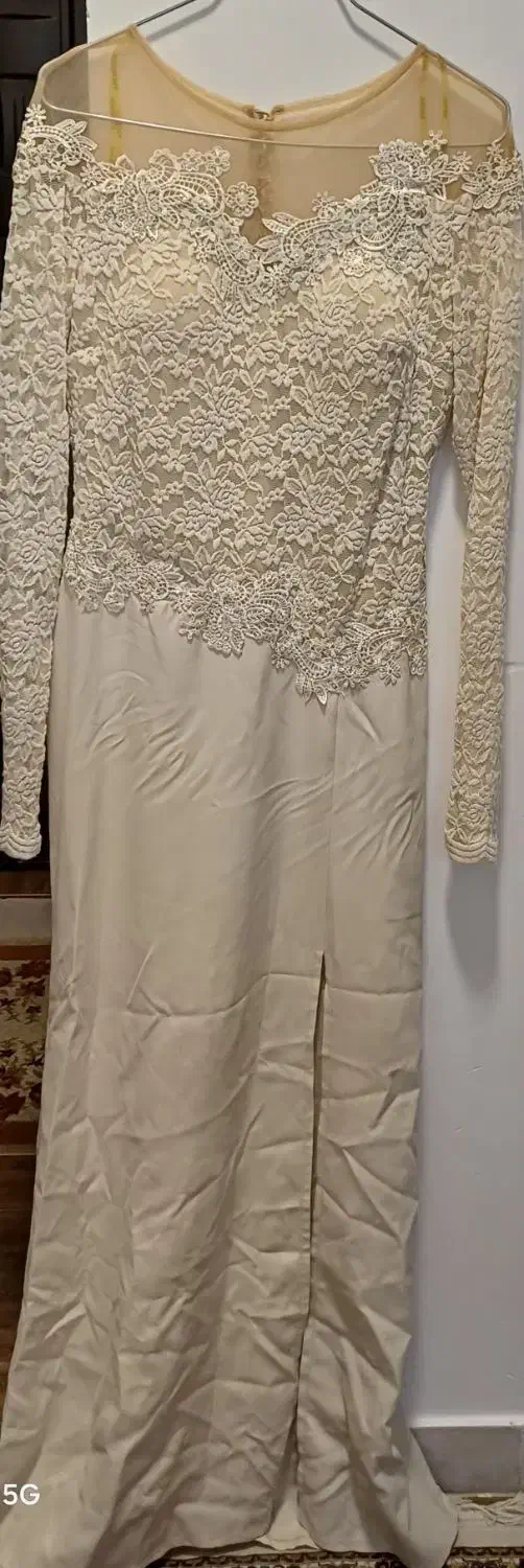 لباس مجلسی|لباس|رشت, توشیبا|دیوار