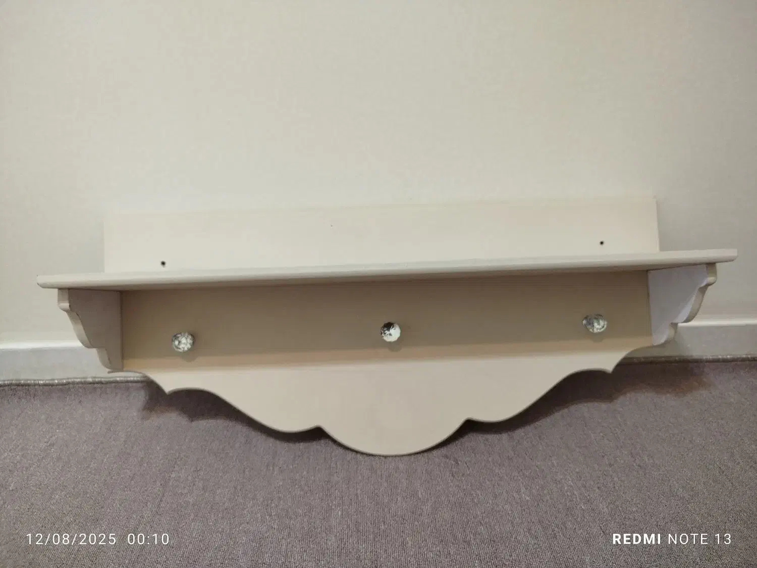 شلف بالای تخت در حد نو|کتابخانه، شلف، قفسه‌های دیواری|قم, انسجام|دیوار