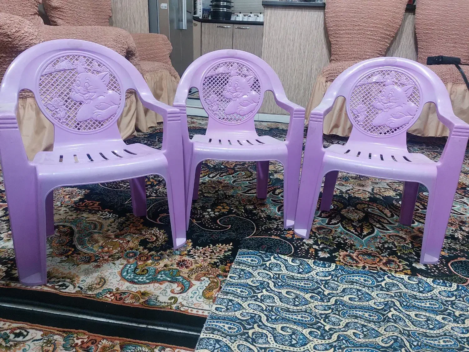 صندلی پلاستیکی|صندلی و نیمکت|قدس, شهر‌قدس|دیوار