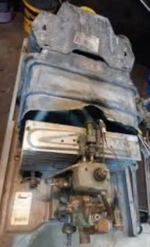 تعویض آبگرمکن داغی و کهنه با آبگرمکن نو|آبگرمکن، پکیج، شوفاژ|چهارباغ, |دیوار