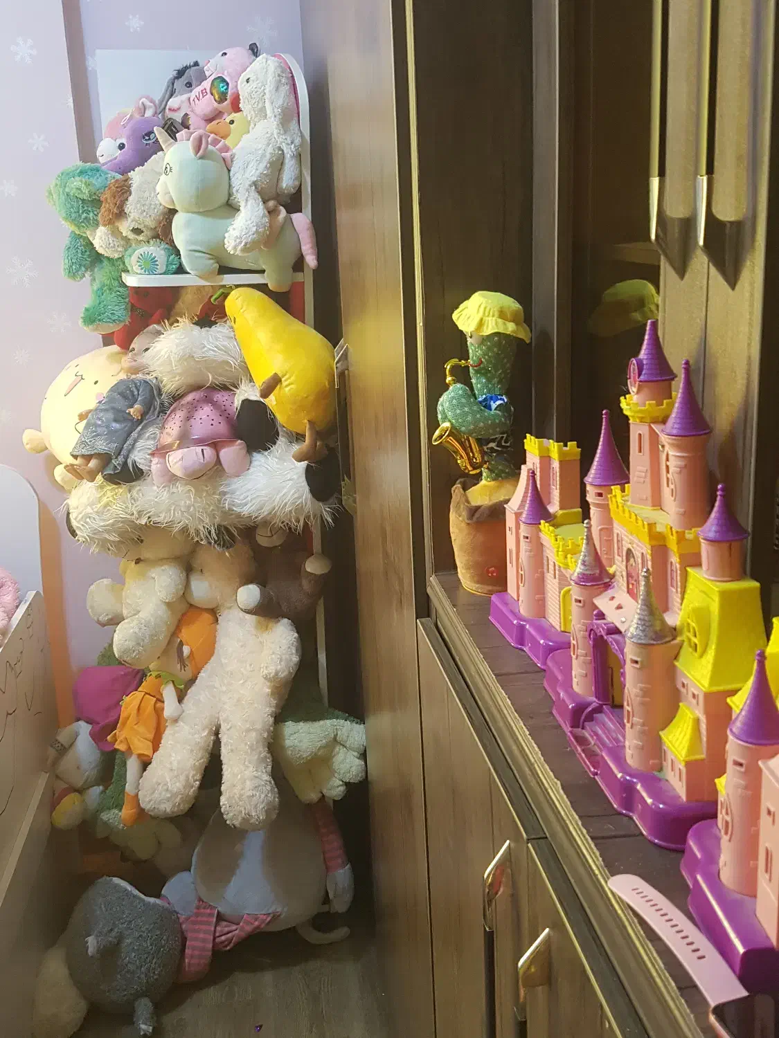 شلف عروسک اتاق بچه|کتابخانه، شلف، قفسههای دیواری|رشت, بلوار گیلان|دیوار