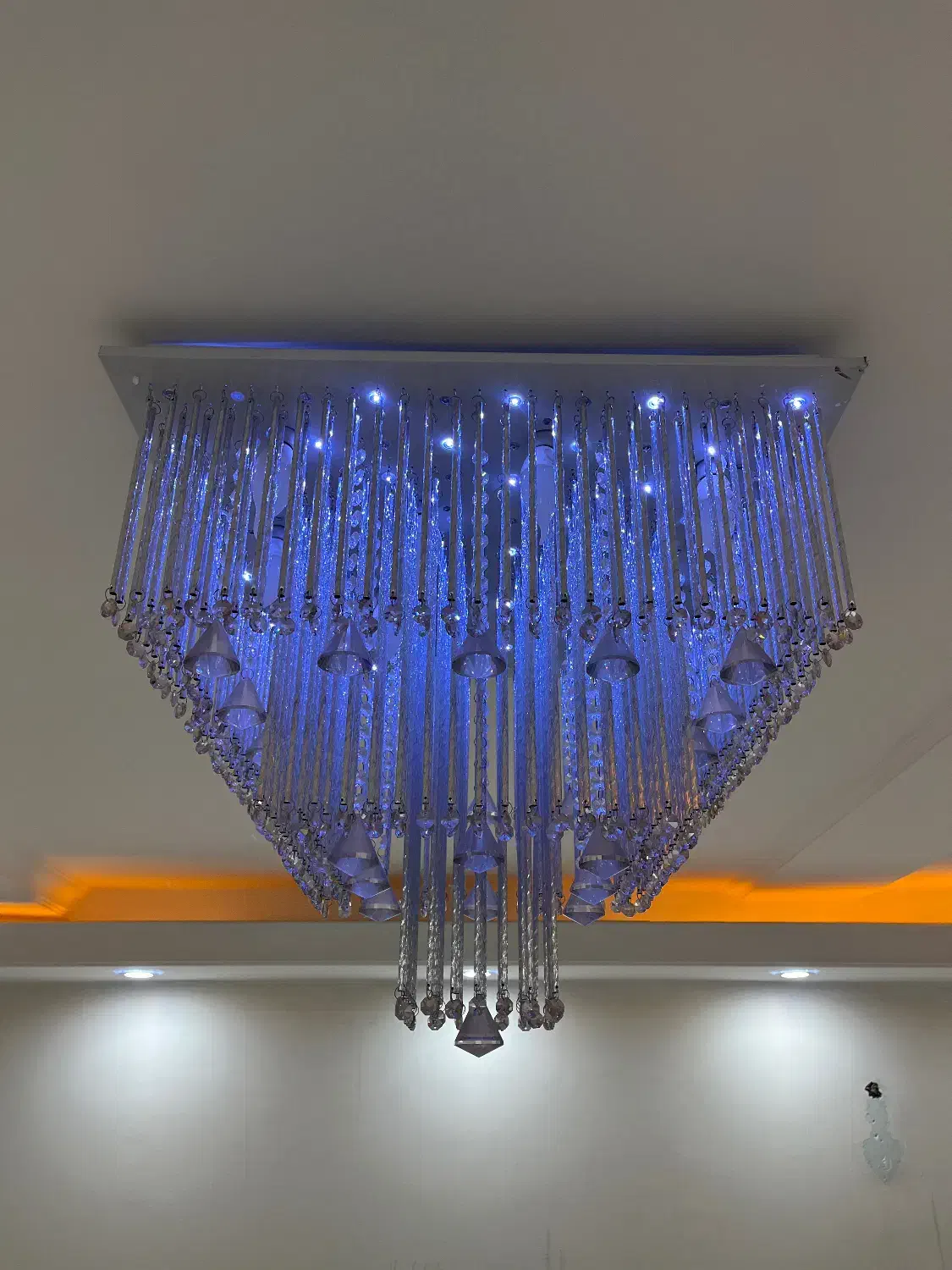 لوستر کریستالی سه حالته|لوستر و چراغ آویز|شیراز, زرهی|دیوار