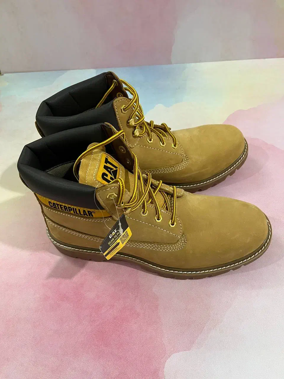 نیم بوت کت(caterpillar)اصل،رنگ زرد جذاب و ضدآب|کیف، کفش، کمربند|قم, شاه سید علی|دیوار