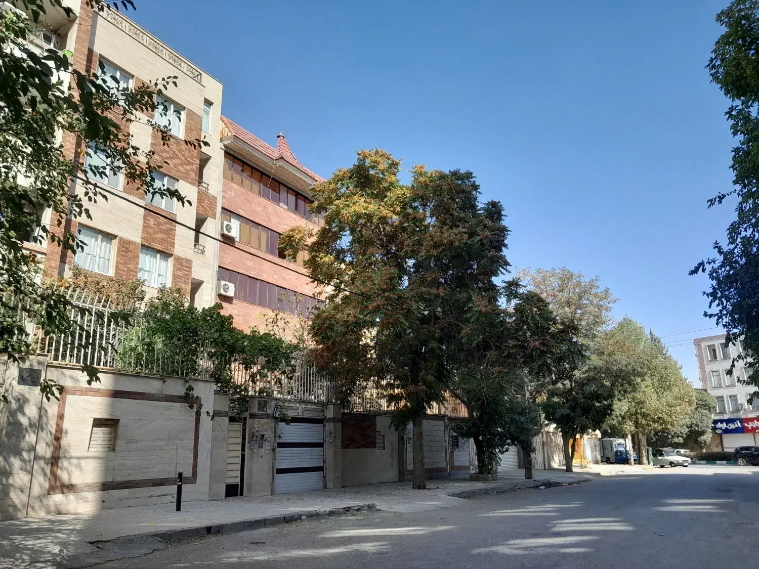 ۲۲بهمن ساختمان۵طبقه۲بر مناسب هتل/شرکت/اداری/تجاری|فروش خانه و ویلا|کرمانشاه, |دیوار