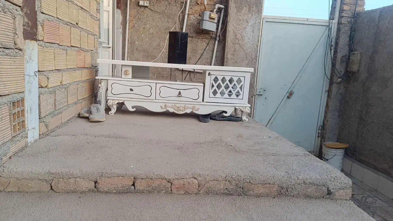 میز تی وی|میز تلویزیون|بشاریات, |دیوار