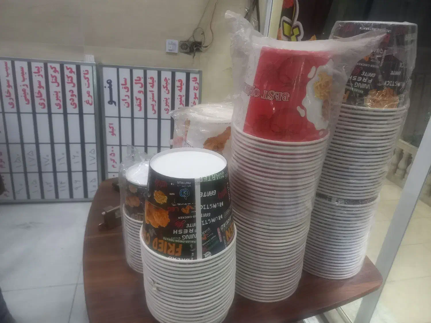 سطل سوخاری و کارتن و دو تا تابلو منو|کافیشاپ و رستوران|پاکدشت, حصار امیر|دیوار