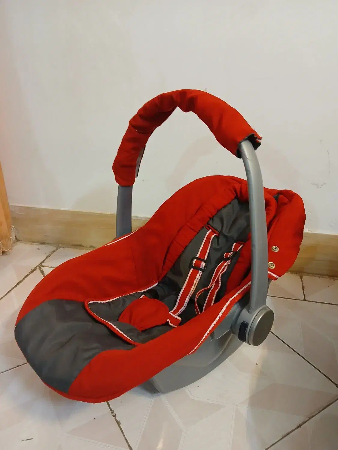 کریر|کالسکه و لوازم جانبی|شاهینشهر, خانه کارگر|دیوار