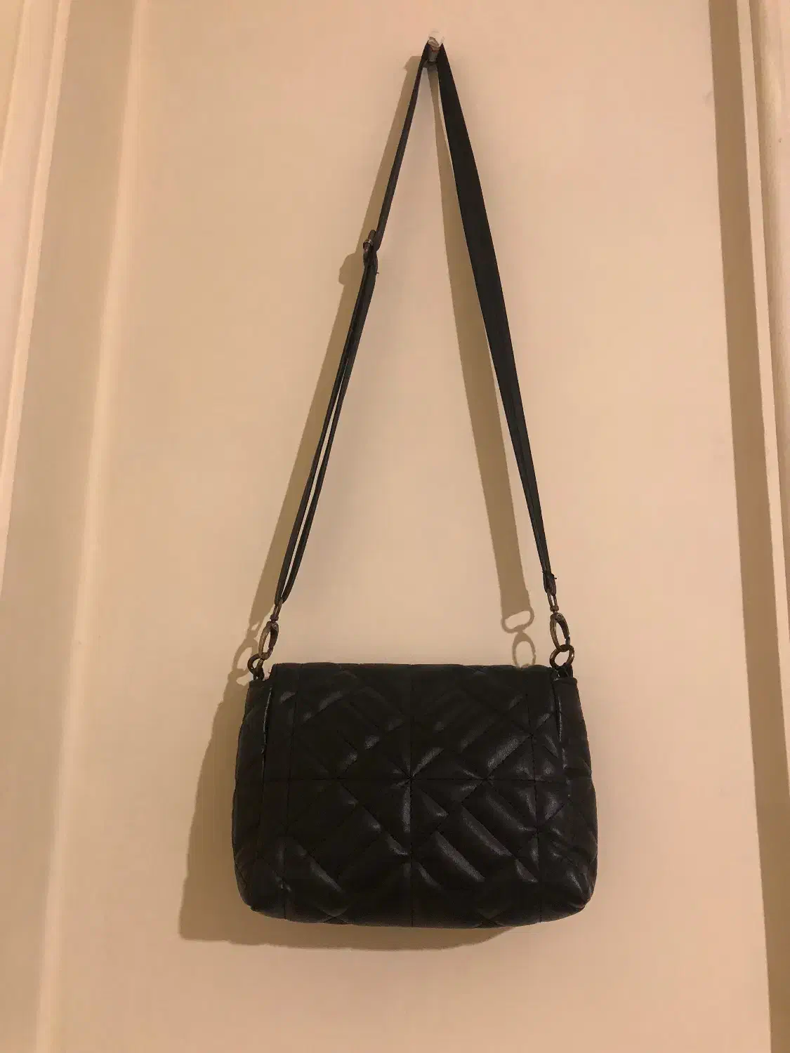 کیف زنانه|کیف، کفش، کمربند|رشت, فلسطین|دیوار