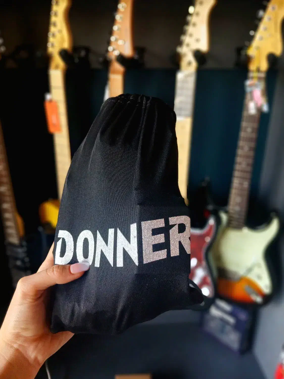 گیتار الکتریک Donner DST-152B HSS|گیتار، بیس، امپلیفایر|قزوین, |دیوار