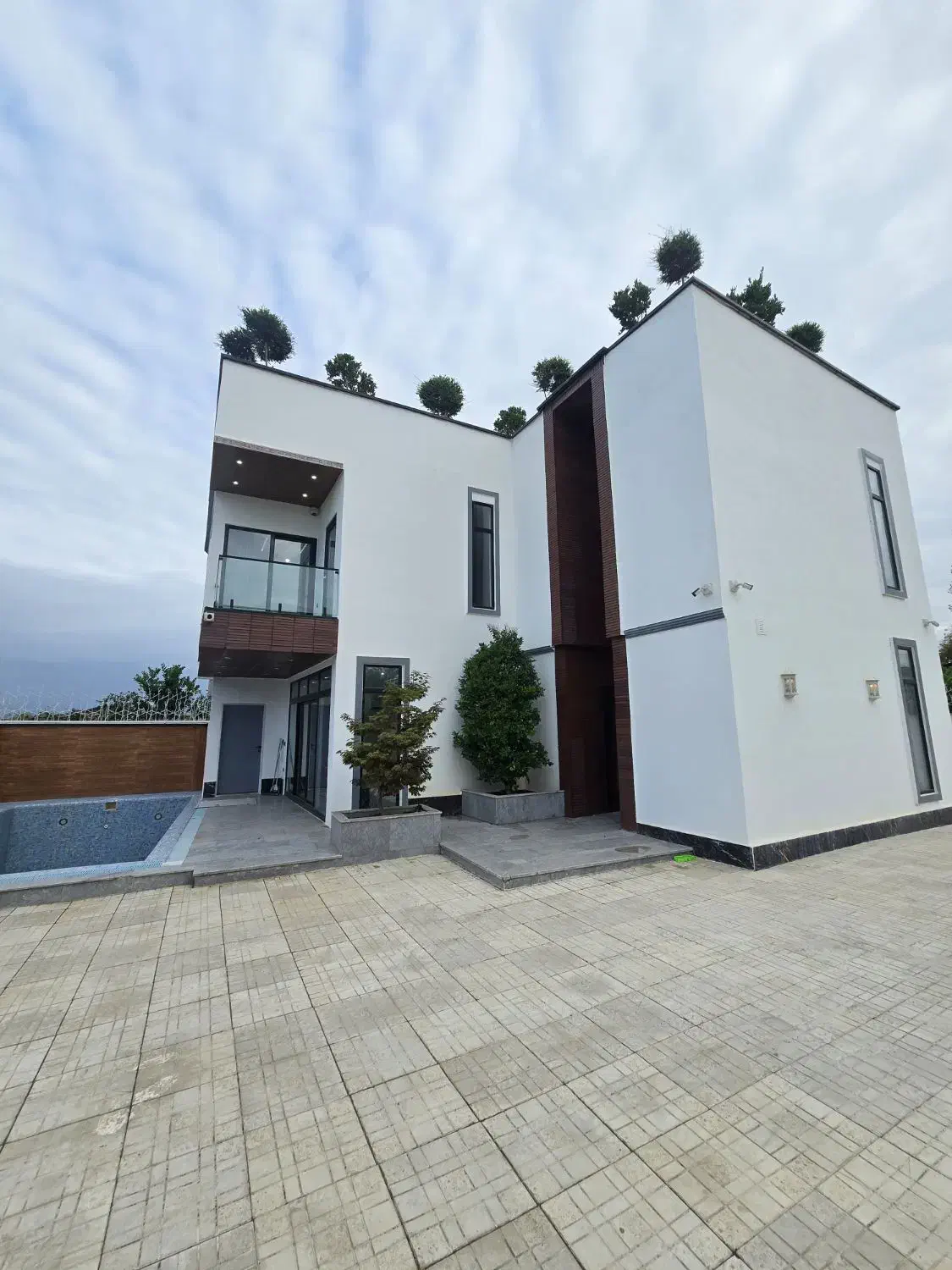 فروش ویلا دوبلکس ۳۸۰متری استخردار|فروش خانه و ویلا|تنکابن, |دیوار