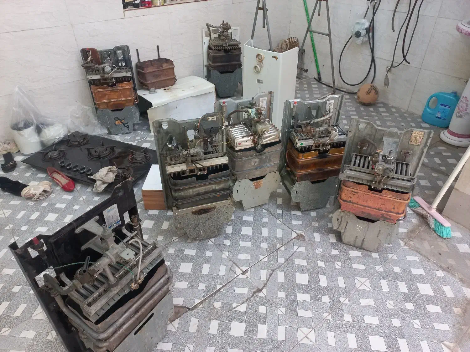 تعمیرات انواع آبگرمکن های دیواری و مخزنی|خدمات پیشه و مهارت|مسجد سلیمان, |دیوار