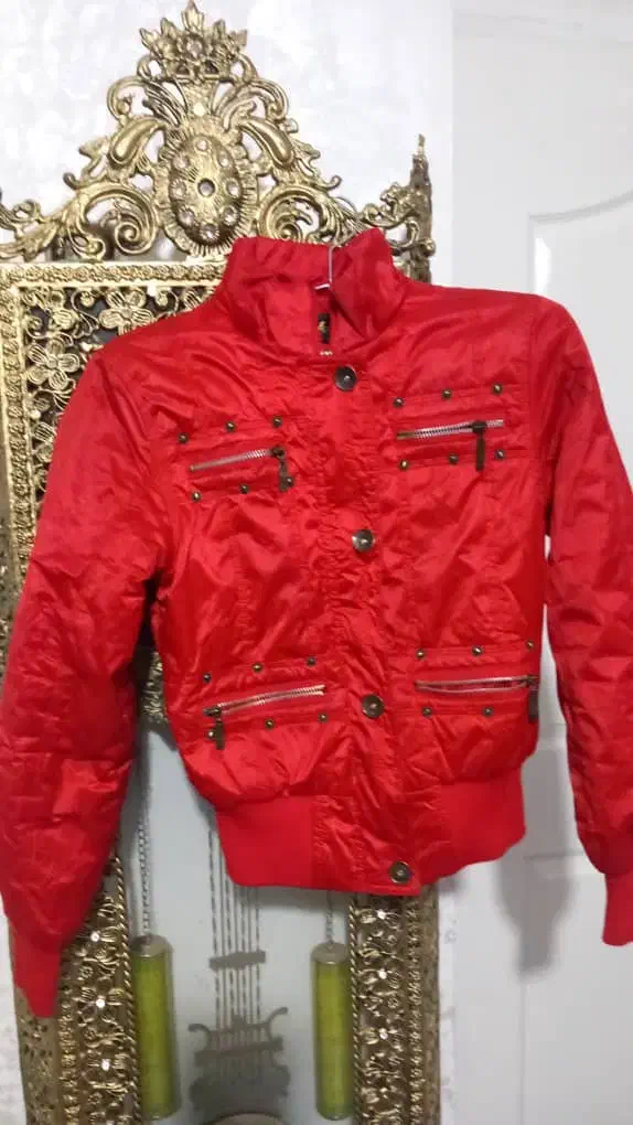 تعدادی کفش و لباس دخترانه ب فروش می‌رسد|لباس|شاهین‌شهر, شهرک گلدیس|دیوار