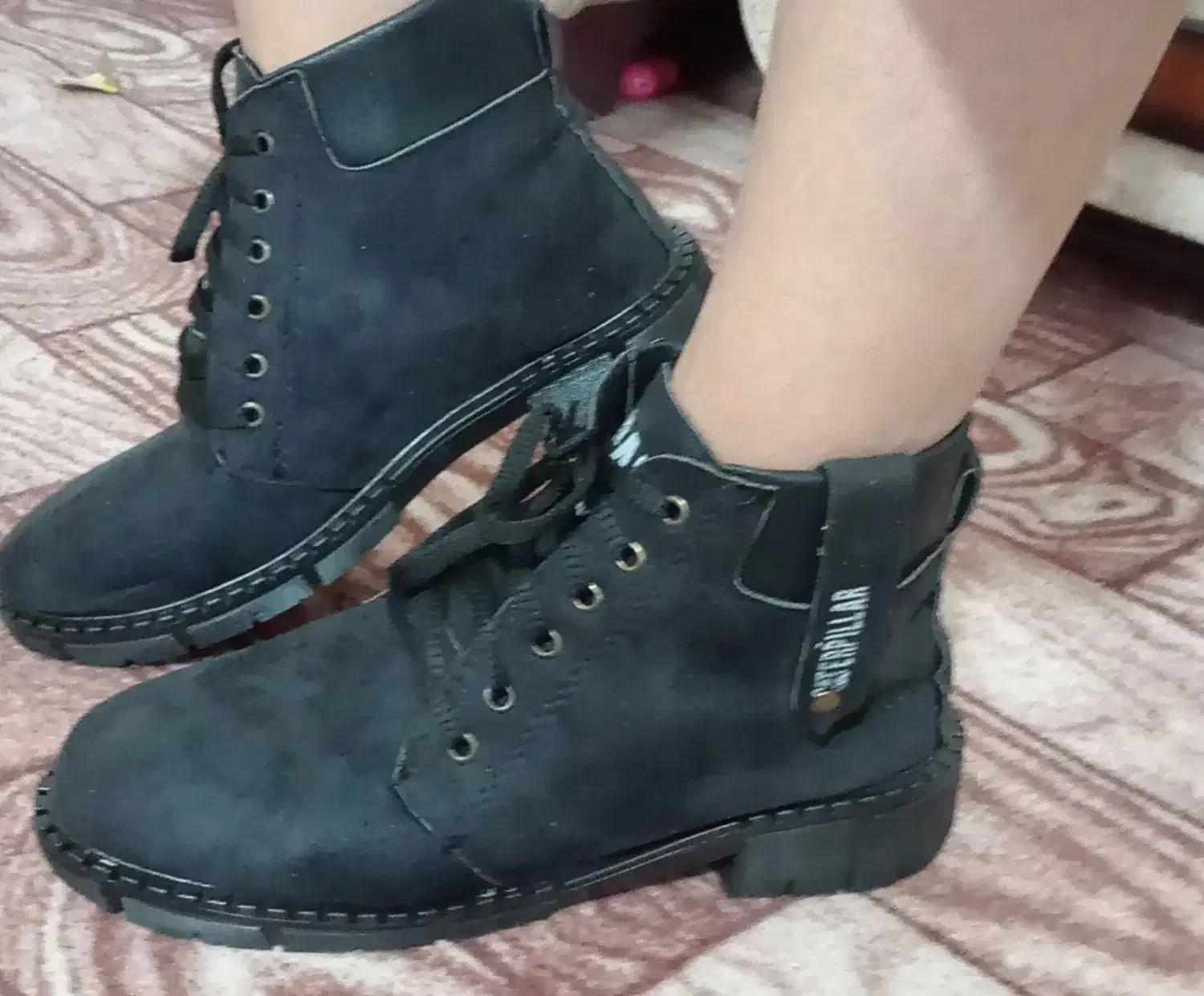 بوت زنانه|کیف، کفش، کمربند|نیشابور, خط کاشمر|دیوار