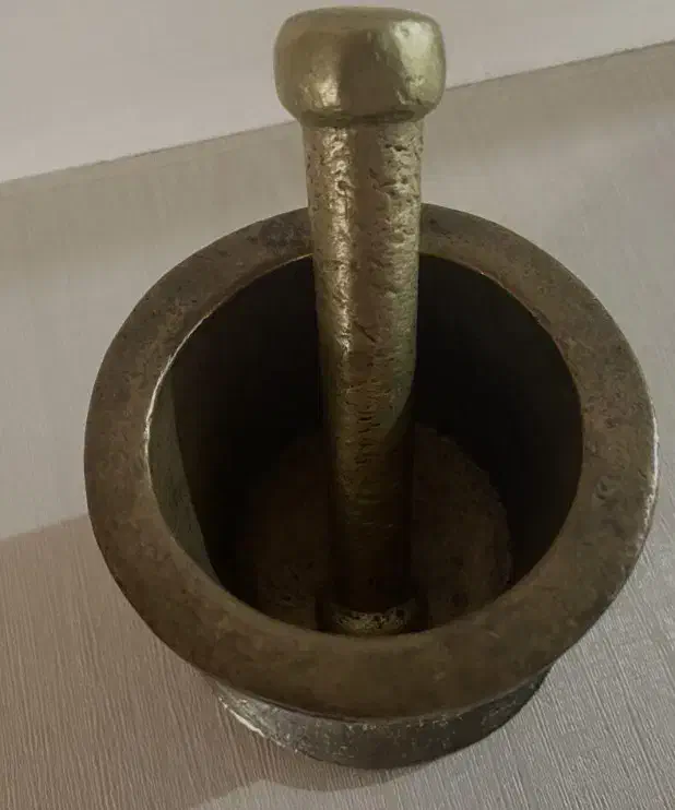 هاونک قدیمی سالم|کلکسیون اشیاء عتیقه|نور, |دیوار